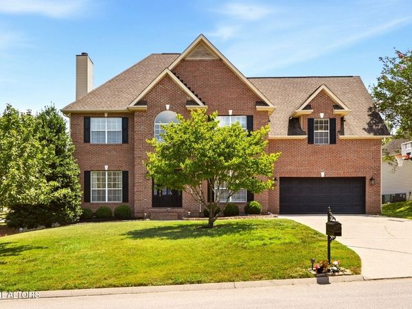 2040 Saint Gregorys Court, Knoxville, TN 37931