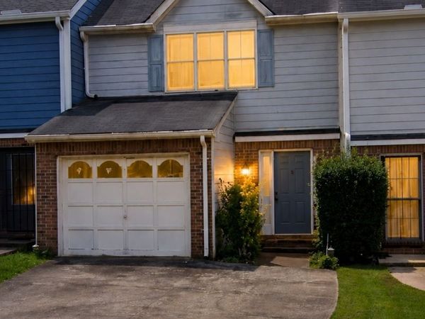 8007 Woodlake Drive, Riverdale, GA 30274
