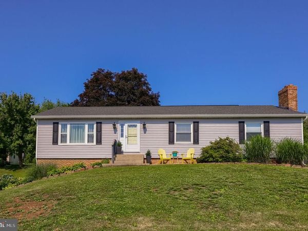 8 KAY DRIVE, LANCASTER, PA 17603