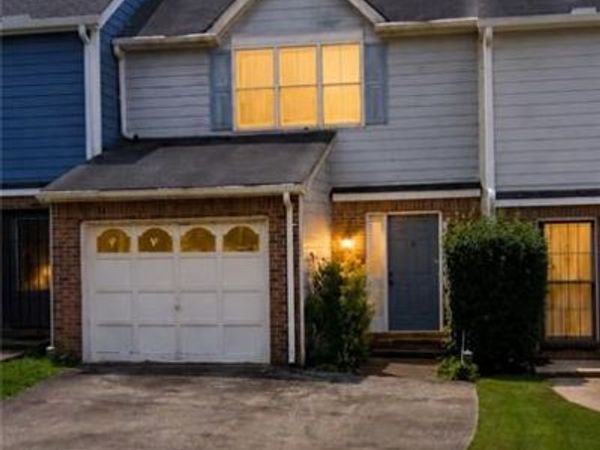8007 Woodlake Drive , Riverdale, GA 30274