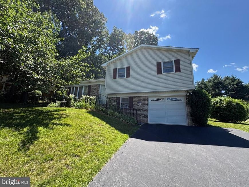 389 Oakwood Drive, Seven Valleys, PA 17360 Main Photo