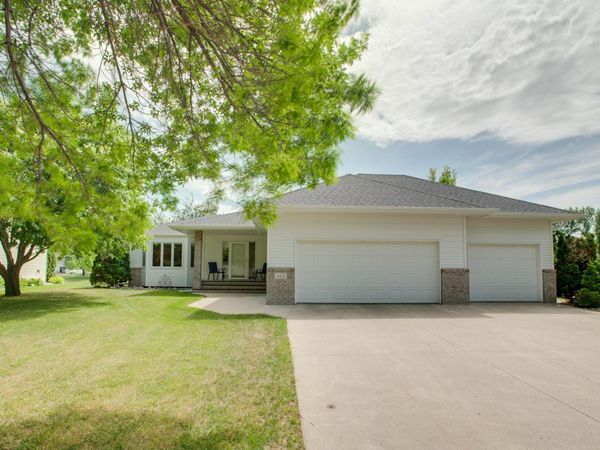463 42nd Avenue S, Moorhead, MN 56560