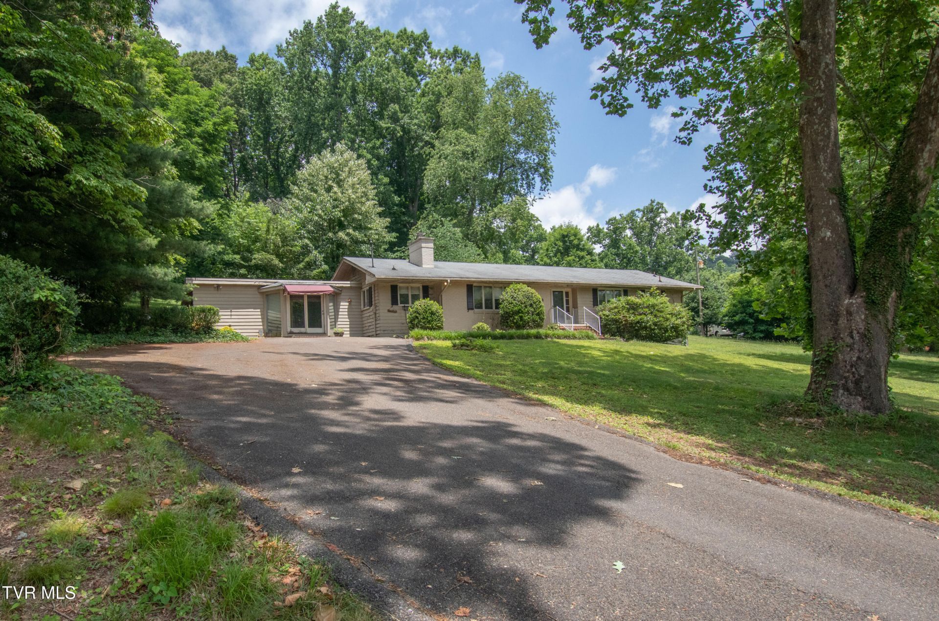 417 Meadow Drive, Bristol, VA 24201 Main Photo