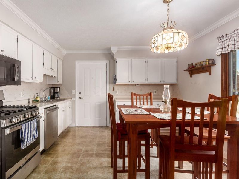 612 Circle Drive , London, OH 43140 Photo 12