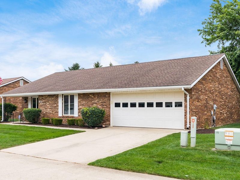 612 Circle Drive , London, OH 43140 Photo 2