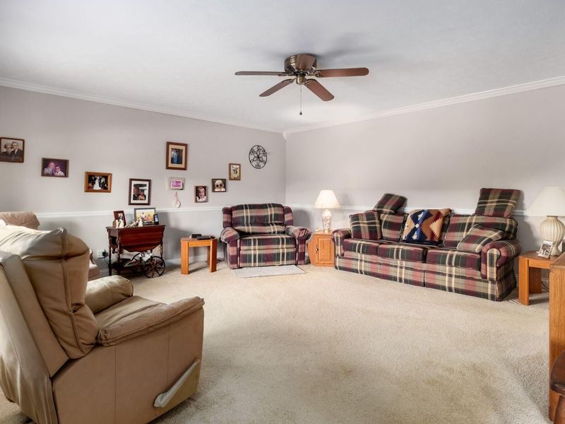 612 Circle Drive , London, OH 43140 Photo 5