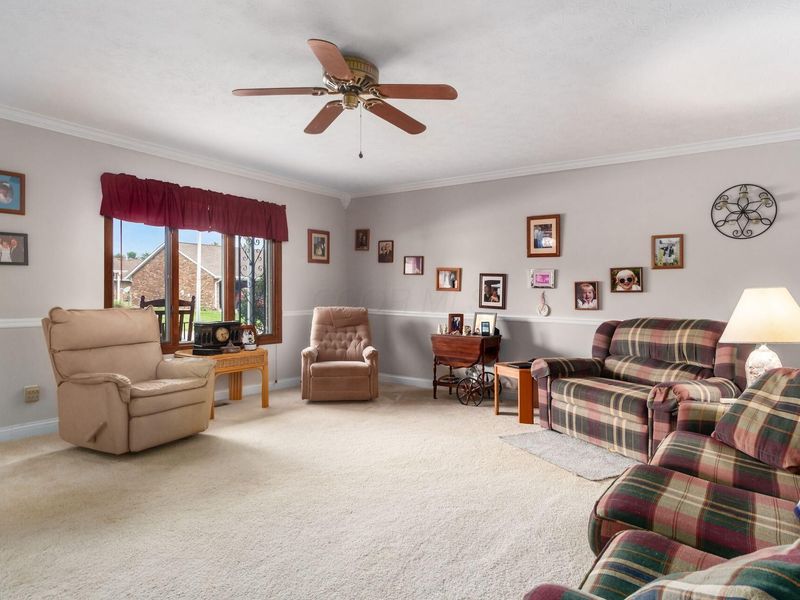 612 Circle Drive , London, OH 43140 Photo 8