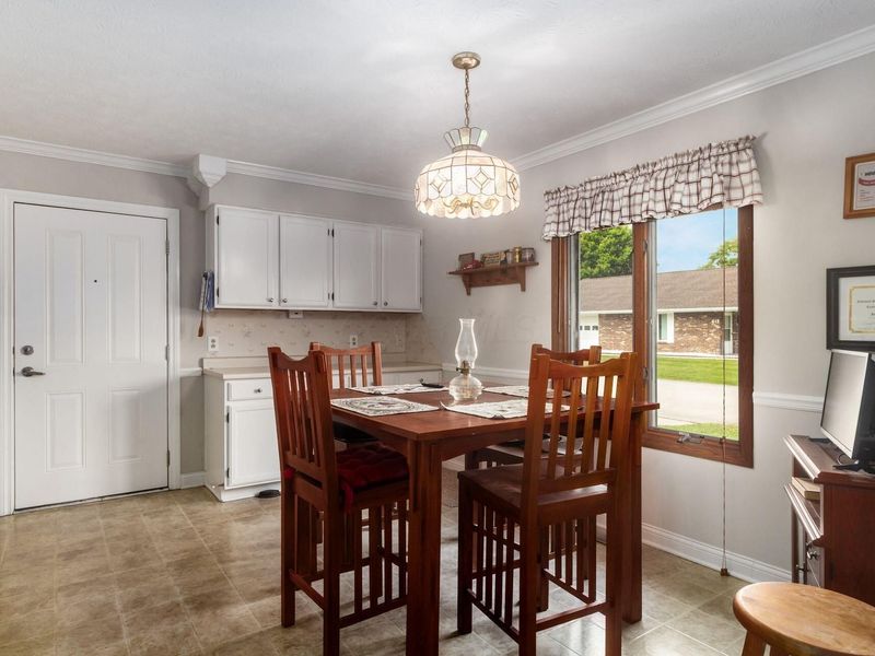 612 Circle Drive , London, OH 43140 Photo 9