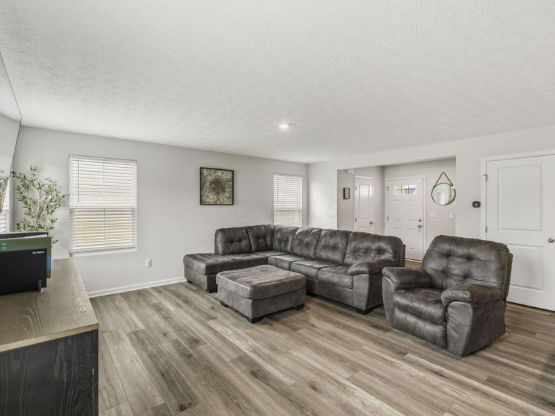 8561 Greengate Boulevard , Canal Winchester, OH 43110 Photo 6