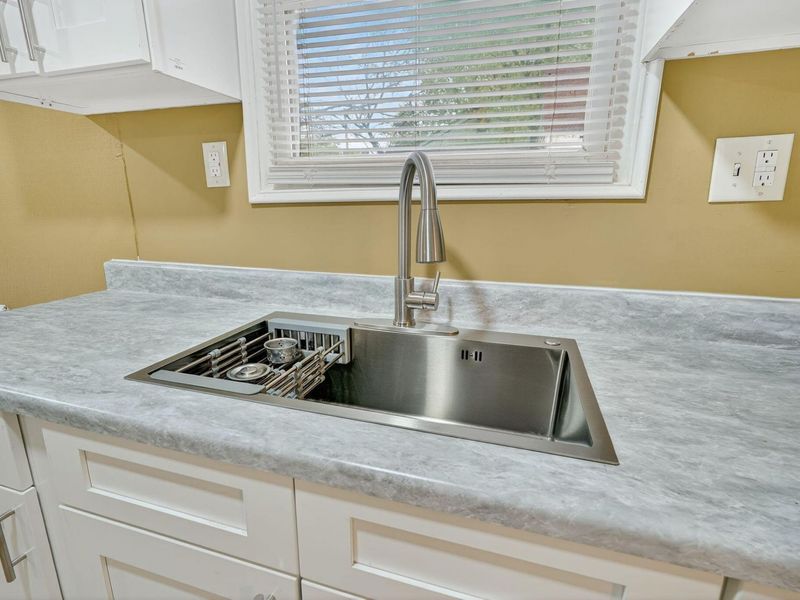 2166 Lexington Avenue , Columbus, OH 43211 Photo 33