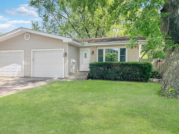 1716 Maple Lane , Elgin, IL 60123