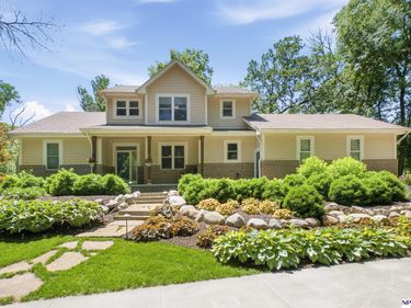 3435 Oakridge Road, Omaha, NE 68112