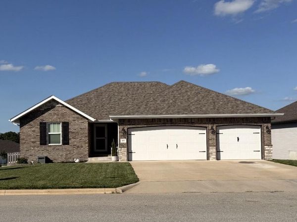 808 S Ridgemont Drive, Nixa, MO 65714