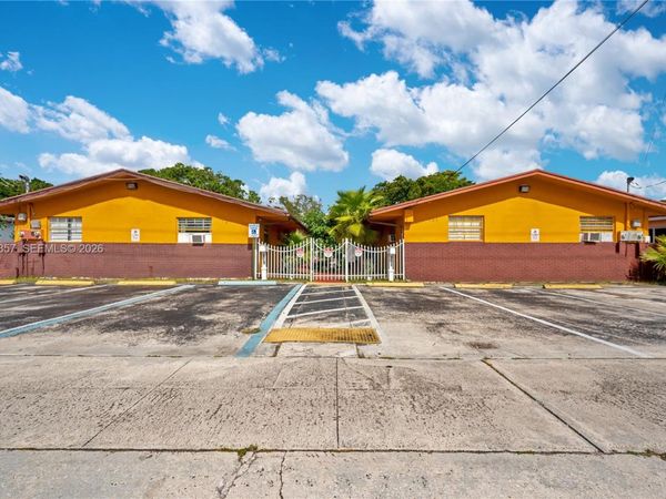 129-131 SE 5th St , Hallandale Beach, FL 33009
