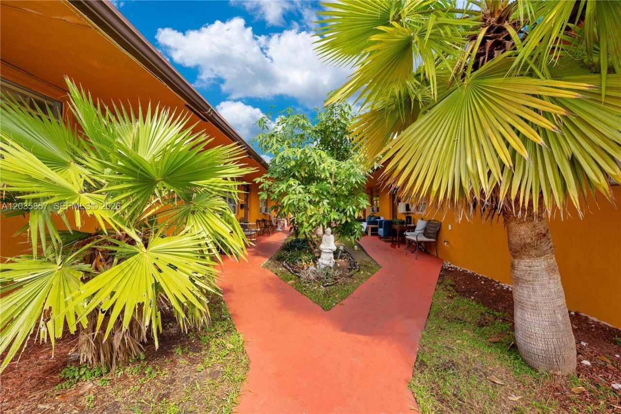 129-131 SE 5th St , Hallandale Beach, FL 33009 Photo