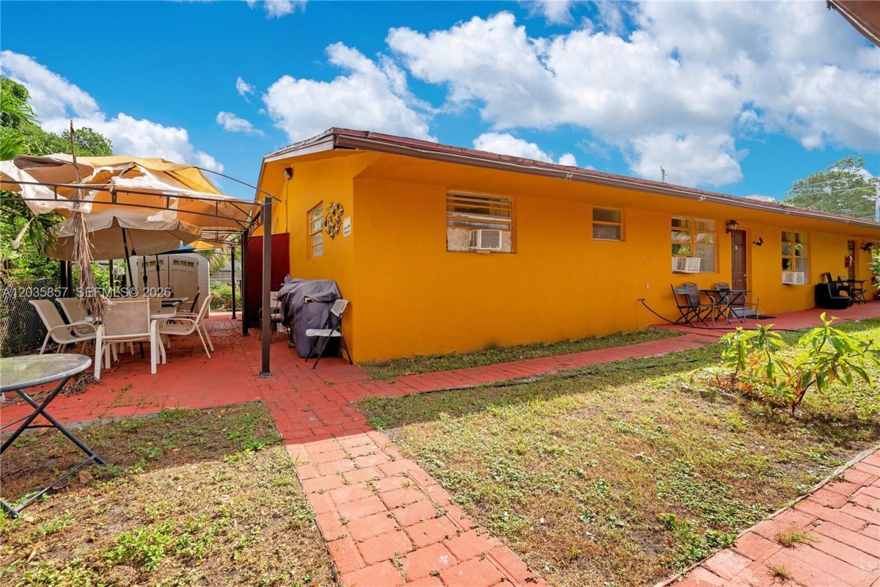 129-131 SE 5th St , Hallandale Beach, FL 33009 Photo