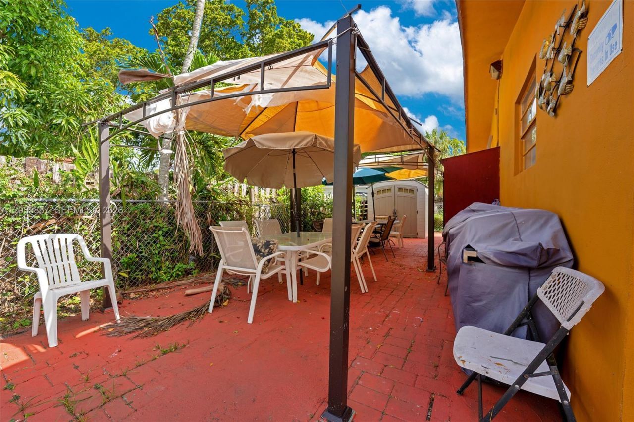 129-131 SE 5th St , Hallandale Beach, FL 33009 Photo