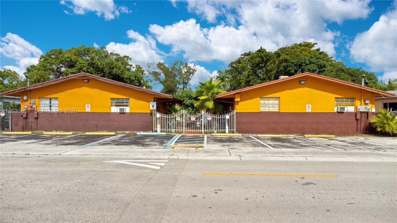 129-131 SE 5th St , Hallandale Beach, FL 33009 Photo