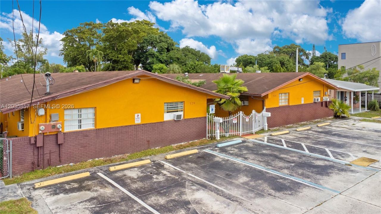 129-131 SE 5th St , Hallandale Beach, FL 33009 Photo