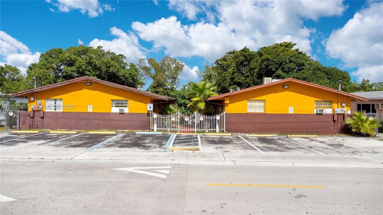 129-131 SE 5th St , Hallandale Beach, FL 33009 Photo