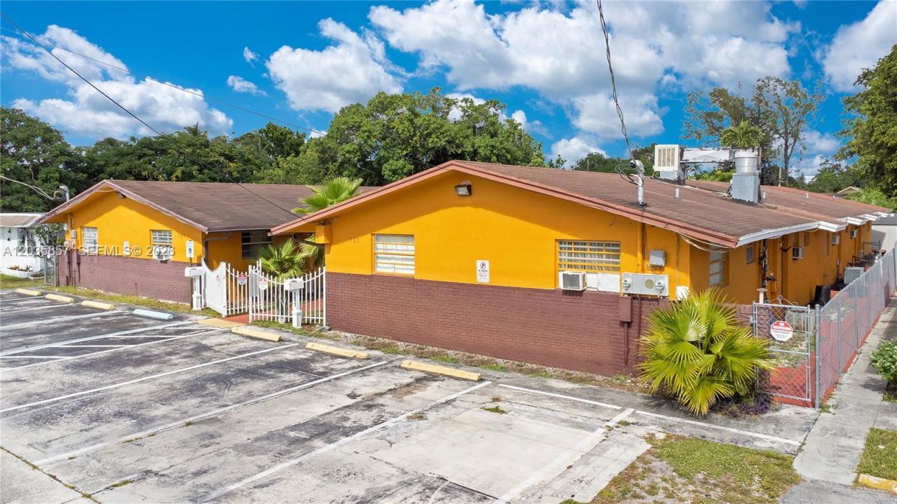 129-131 SE 5th St , Hallandale Beach, FL 33009 Photo