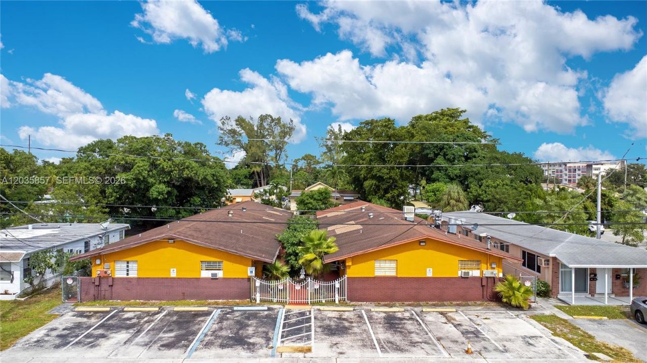 129-131 SE 5th St , Hallandale Beach, FL 33009 Photo