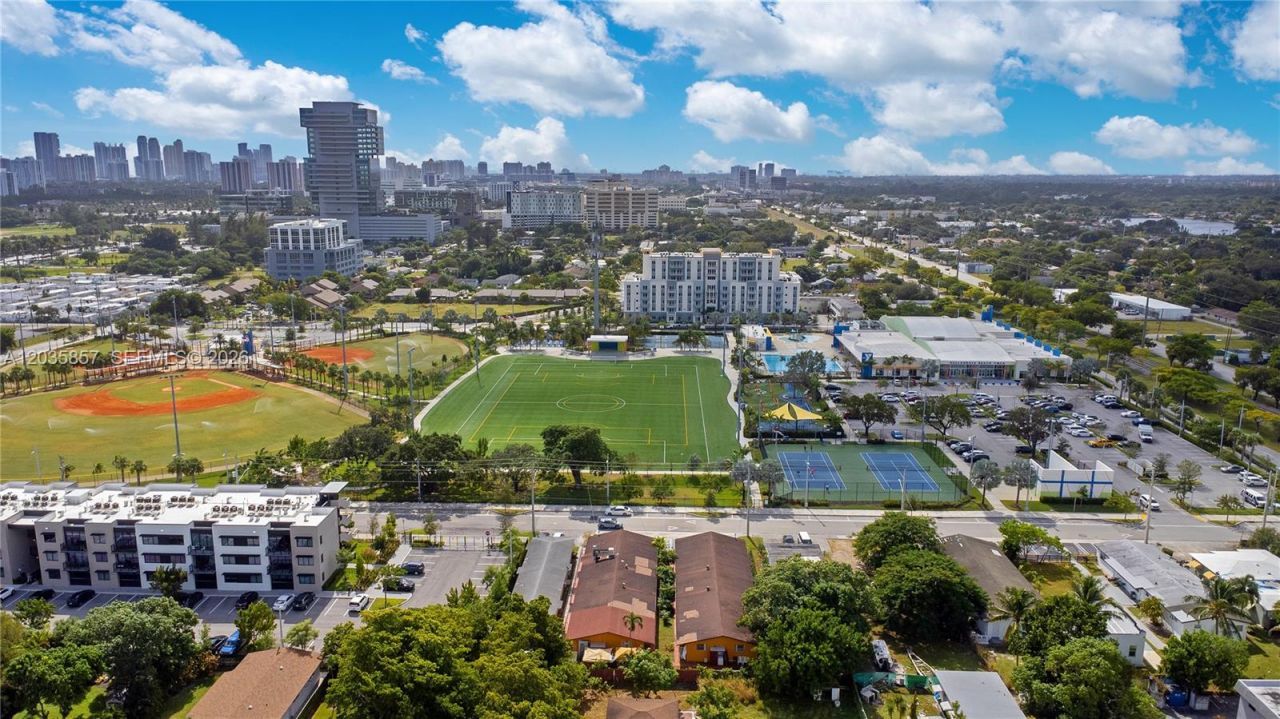 129-131 SE 5th St , Hallandale Beach, FL 33009 Photo