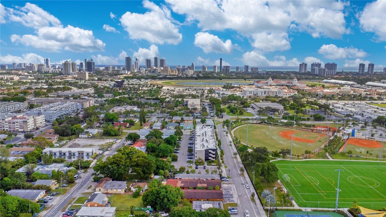 129-131 SE 5th St , Hallandale Beach, FL 33009 Photo