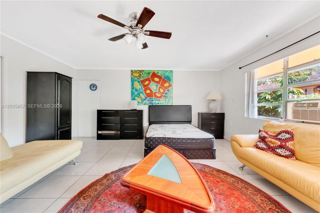 129-131 SE 5th St , Hallandale Beach, FL 33009 Photo