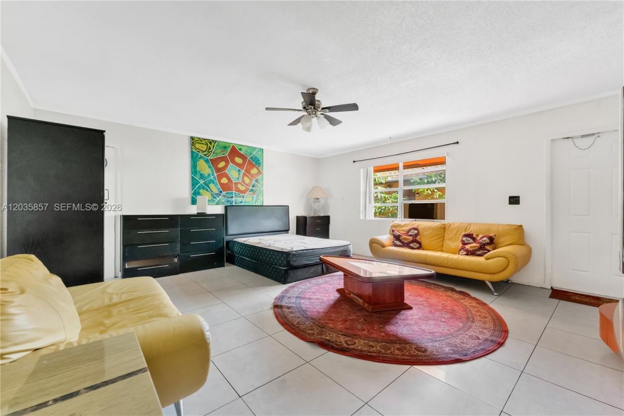 129-131 SE 5th St , Hallandale Beach, FL 33009 Photo
