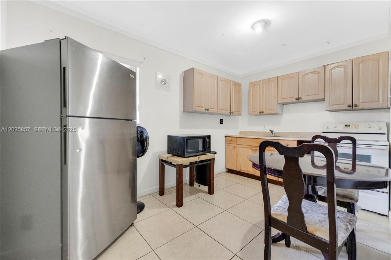 129-131 SE 5th St , Hallandale Beach, FL 33009 Photo