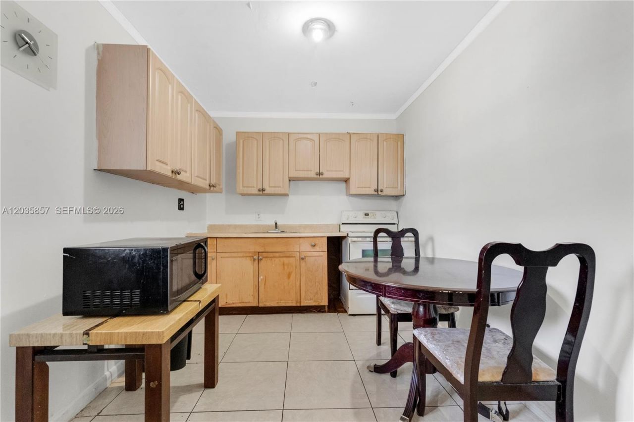129-131 SE 5th St , Hallandale Beach, FL 33009 Photo