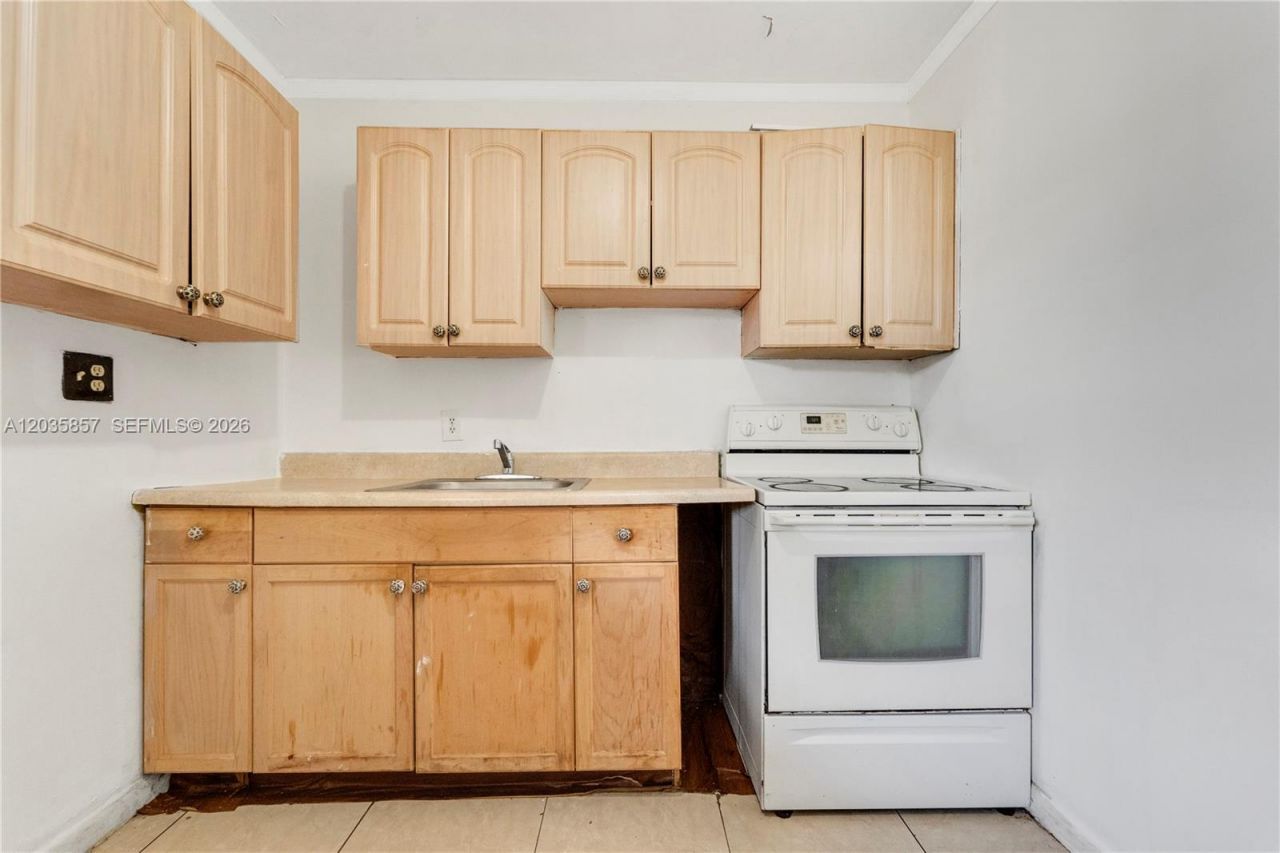 129-131 SE 5th St , Hallandale Beach, FL 33009 Photo