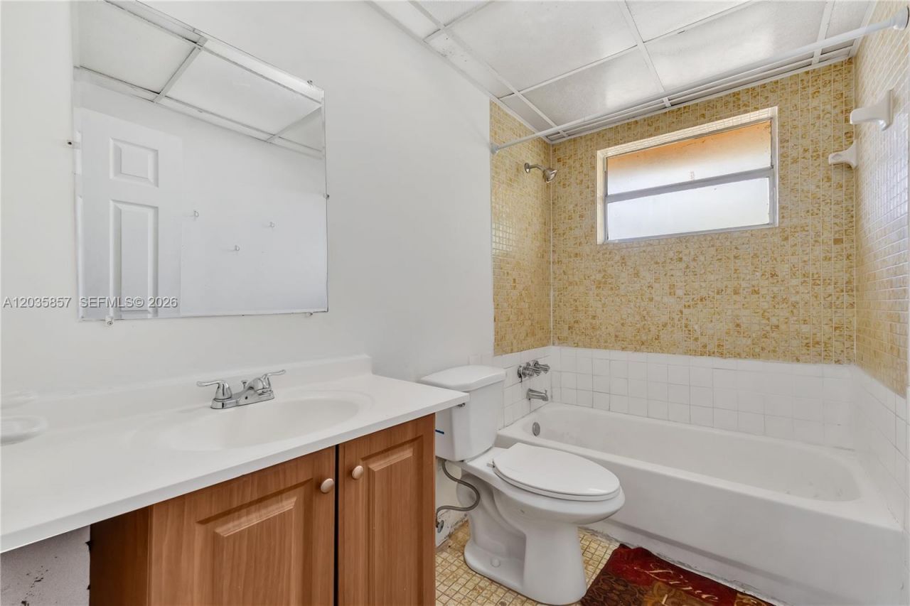 129-131 SE 5th St , Hallandale Beach, FL 33009 Photo
