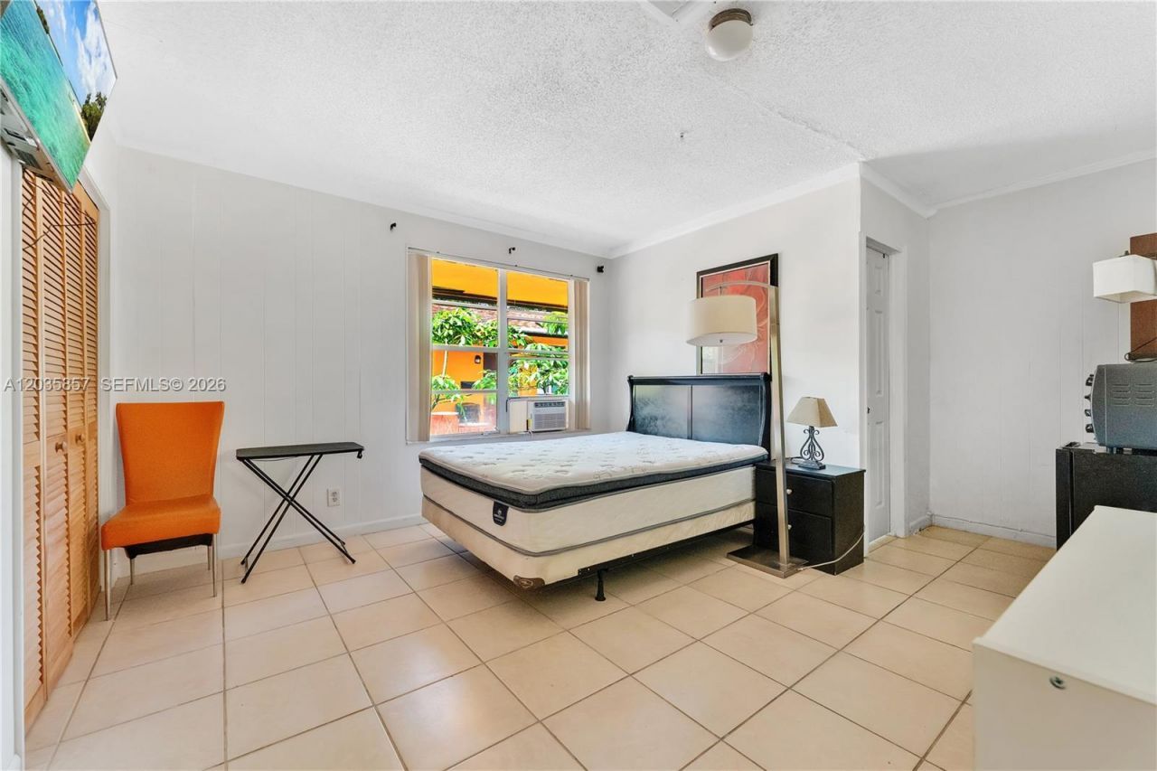 129-131 SE 5th St , Hallandale Beach, FL 33009 Photo