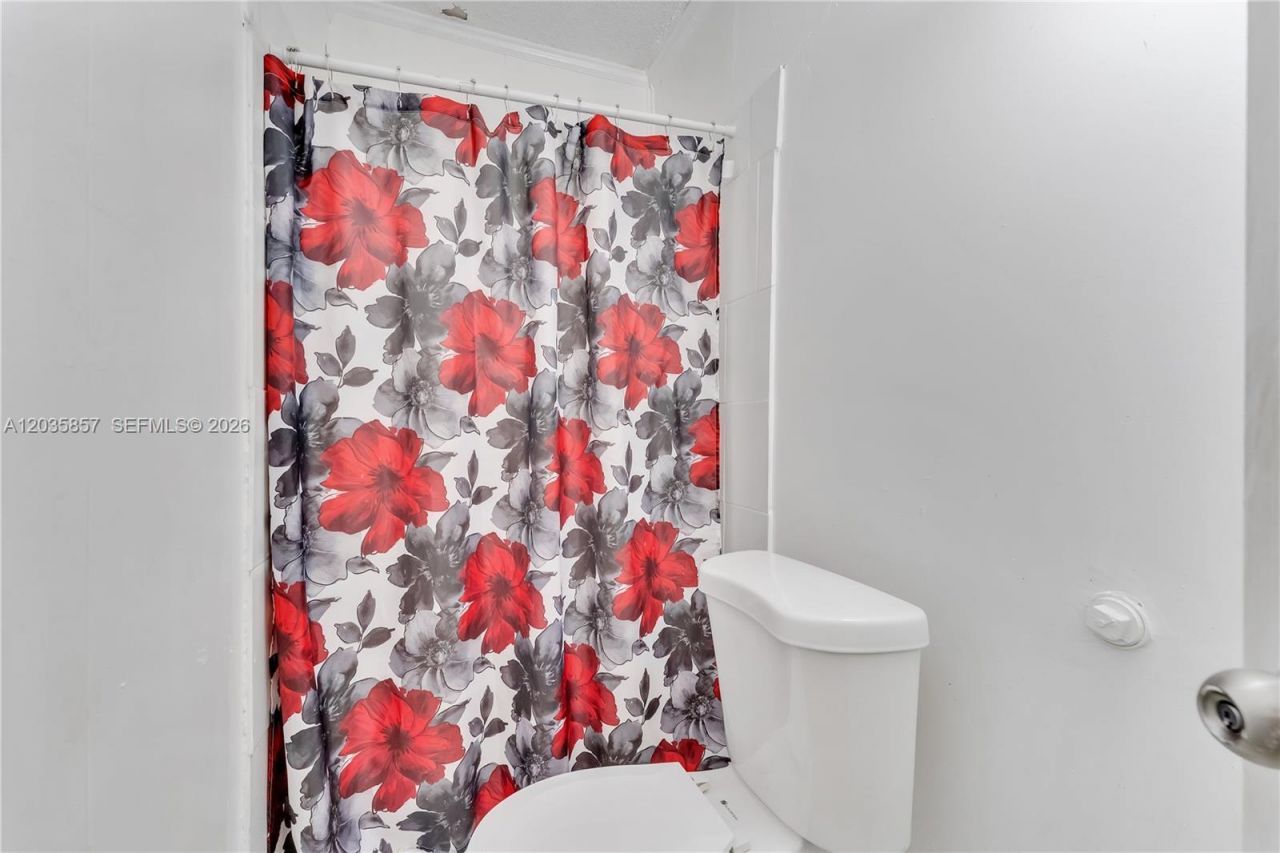 129-131 SE 5th St , Hallandale Beach, FL 33009 Photo