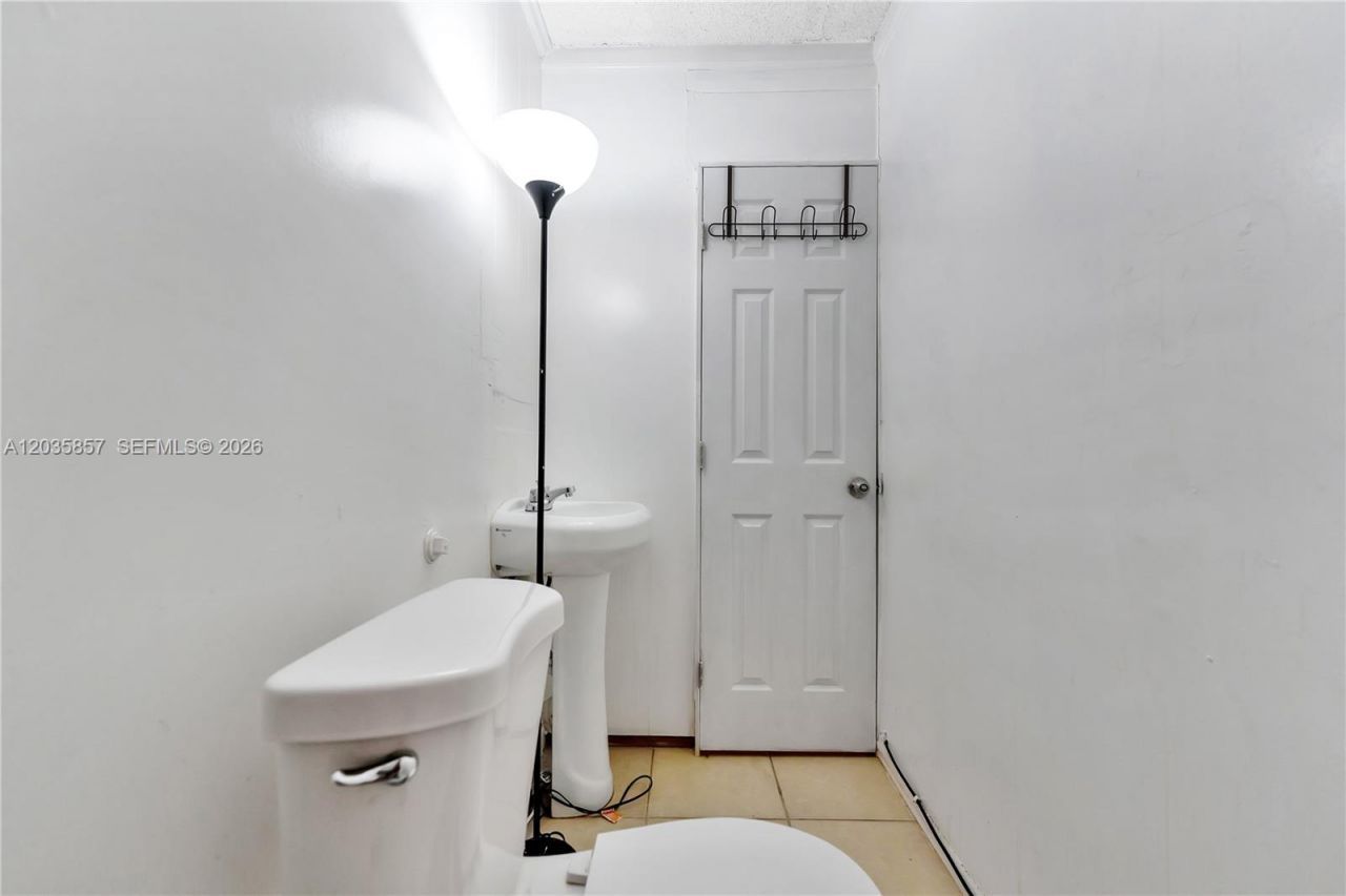 129-131 SE 5th St , Hallandale Beach, FL 33009 Photo