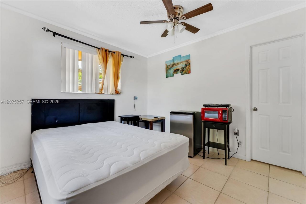 129-131 SE 5th St , Hallandale Beach, FL 33009 Photo