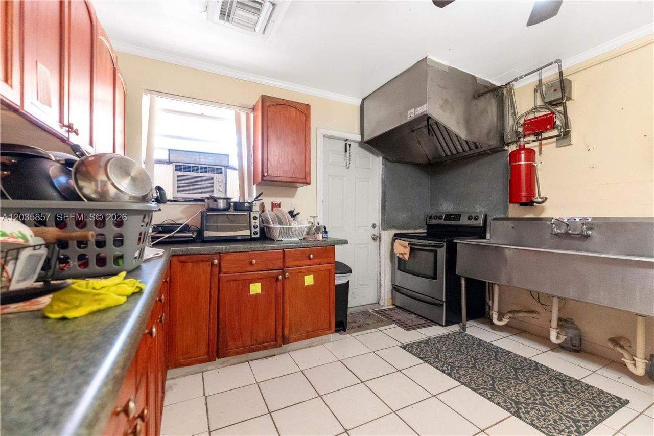129-131 SE 5th St , Hallandale Beach, FL 33009 Photo