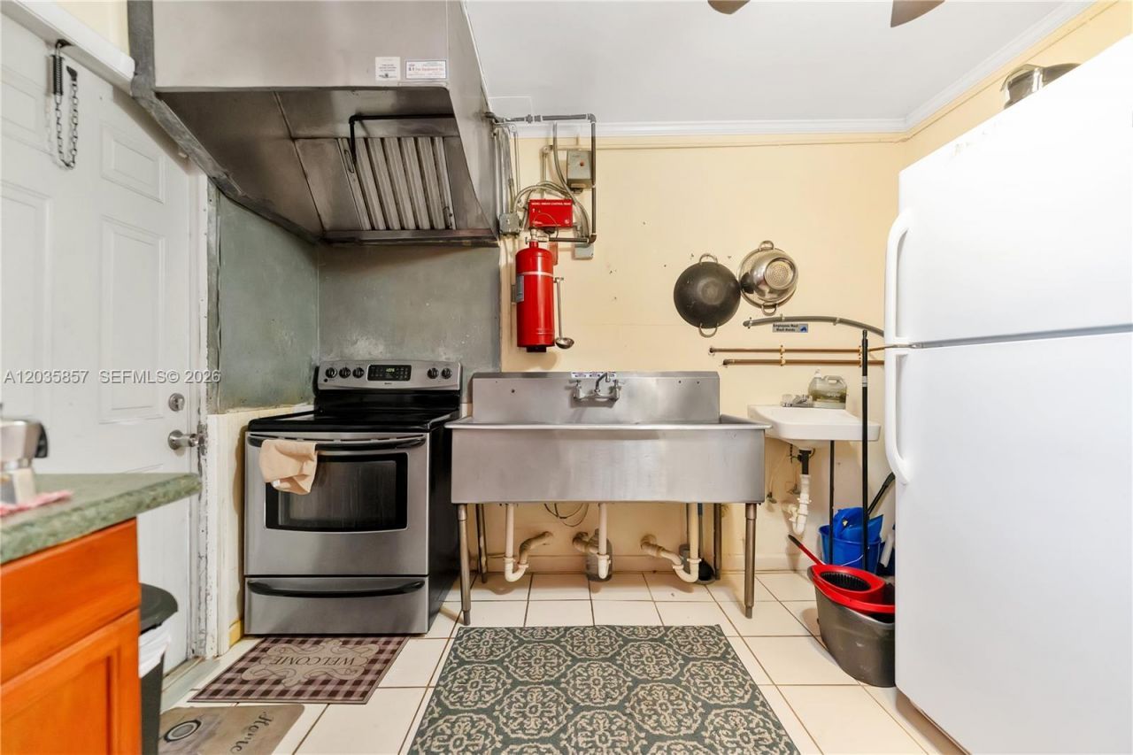 129-131 SE 5th St , Hallandale Beach, FL 33009 Photo