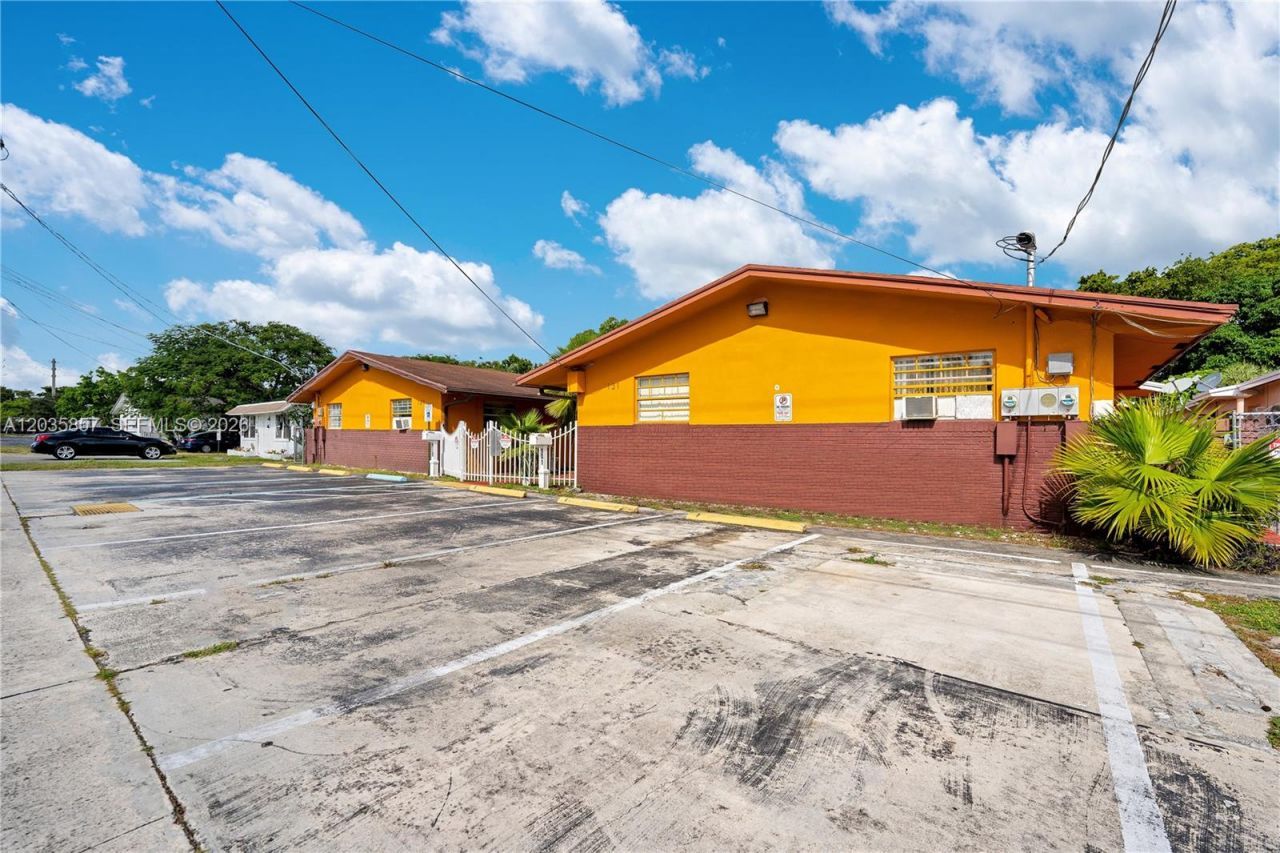 129-131 SE 5th St , Hallandale Beach, FL 33009 Photo
