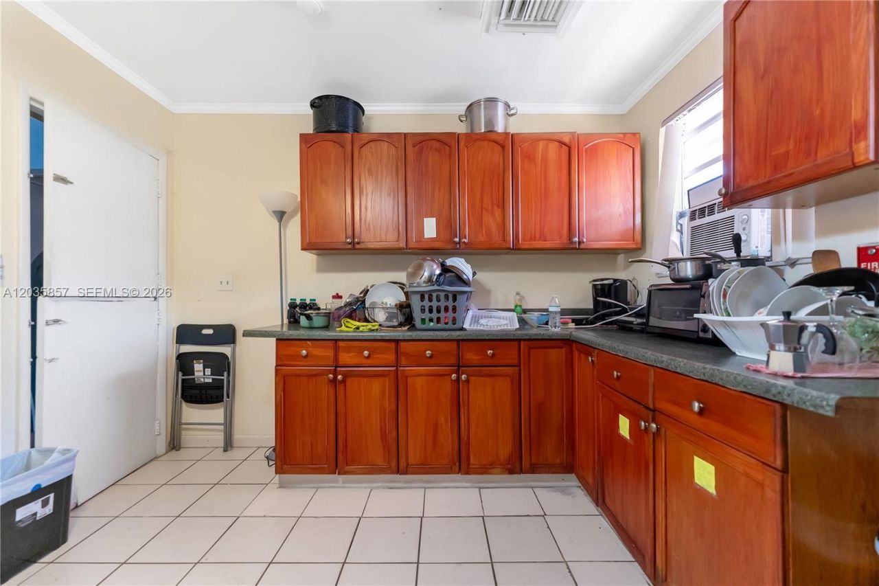 129-131 SE 5th St , Hallandale Beach, FL 33009 Photo