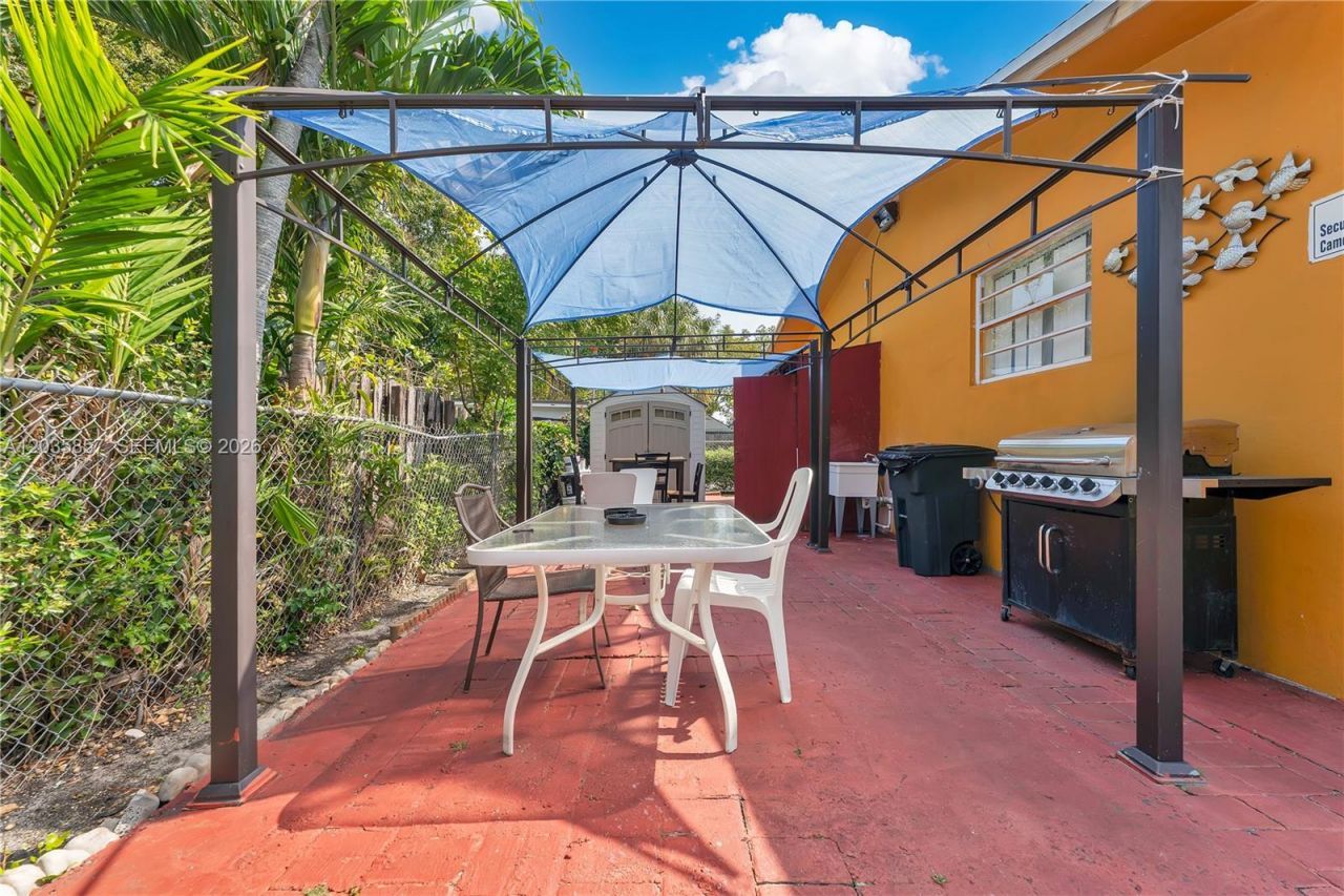 129-131 SE 5th St , Hallandale Beach, FL 33009 Photo