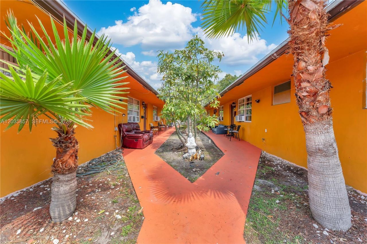 129-131 SE 5th St , Hallandale Beach, FL 33009 Photo