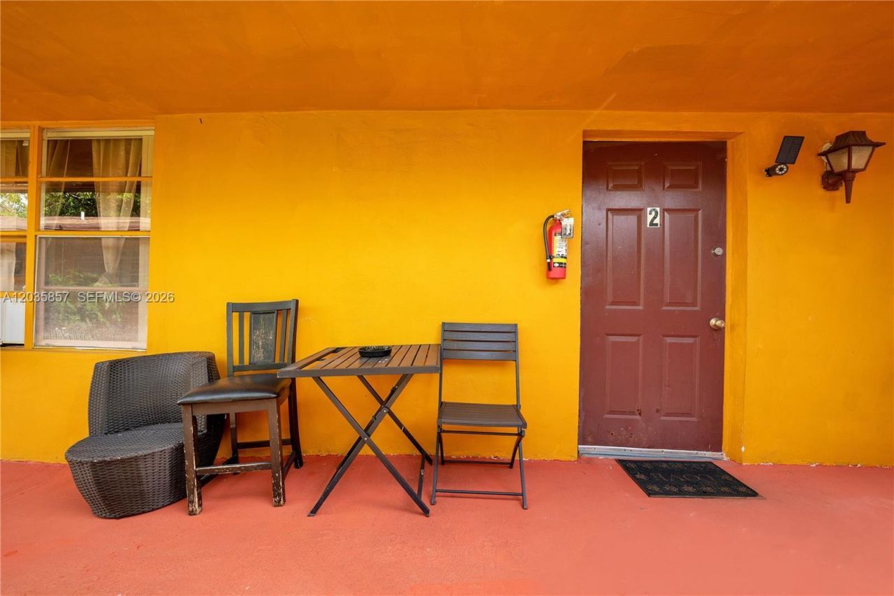129-131 SE 5th St , Hallandale Beach, FL 33009 Photo