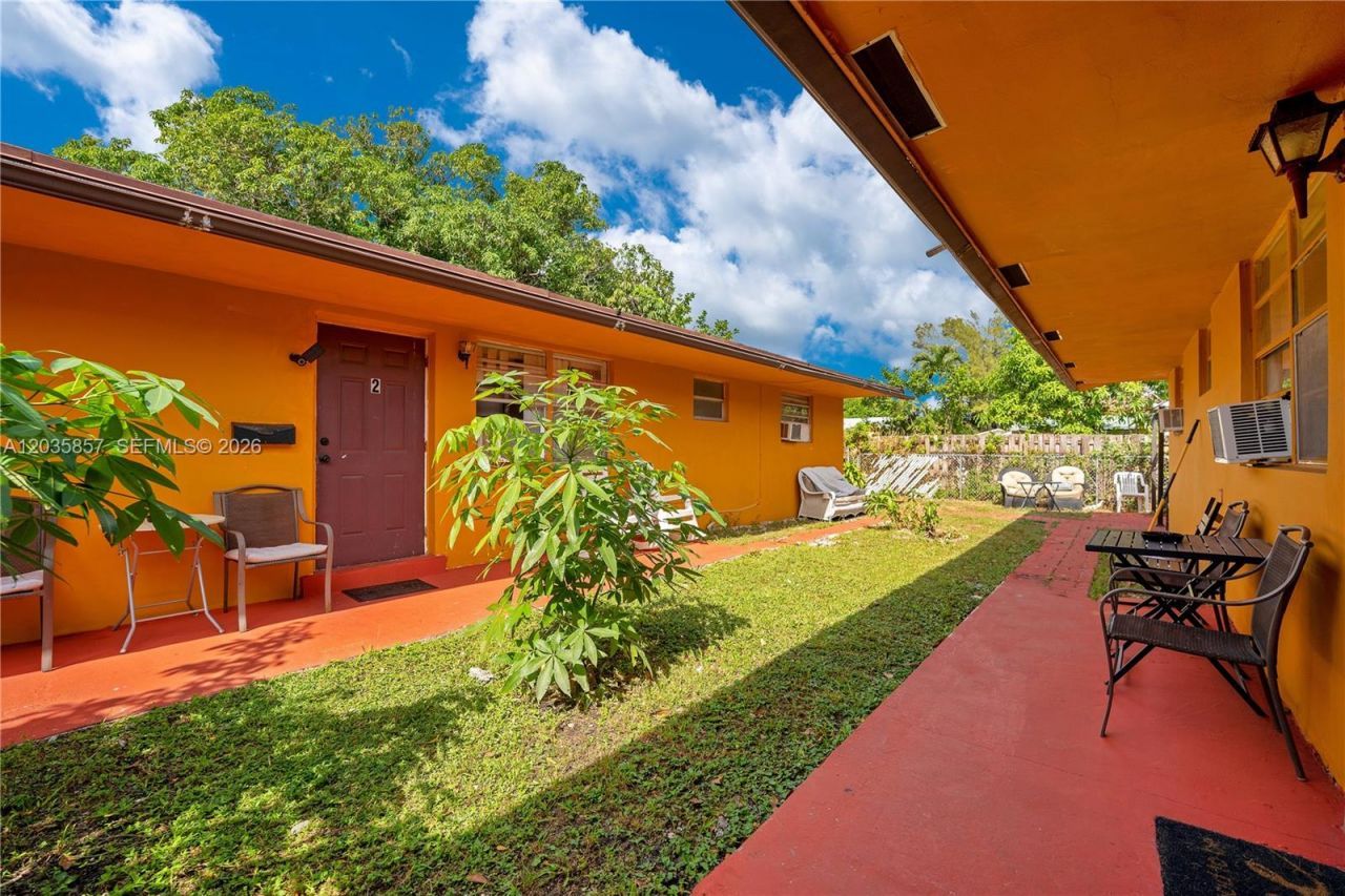 129-131 SE 5th St , Hallandale Beach, FL 33009 Photo