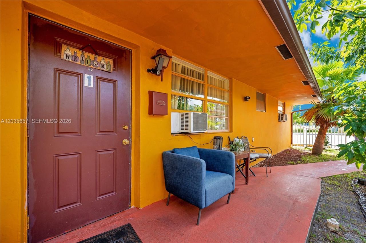 129-131 SE 5th St , Hallandale Beach, FL 33009 Photo