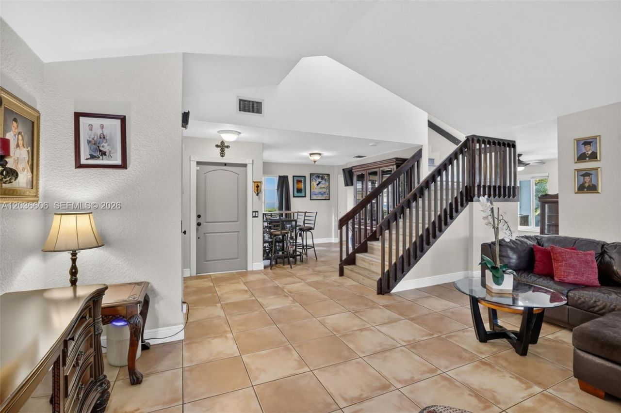 8815 Woodside Ct, Davie, FL 33328 Photo
