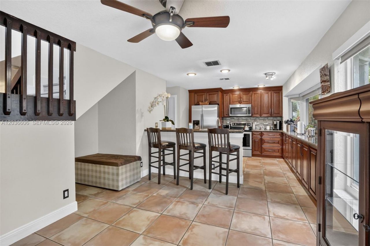 8815 Woodside Ct, Davie, FL 33328 Photo