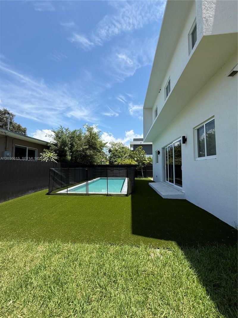 3326 Elizabeth St , Miami, FL 33133 Photo